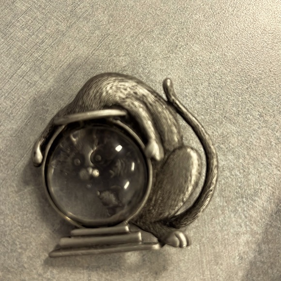BOGO FREE ALL ITEMS! Pewter cat in fishbowl brooch - Picture 2 of 3